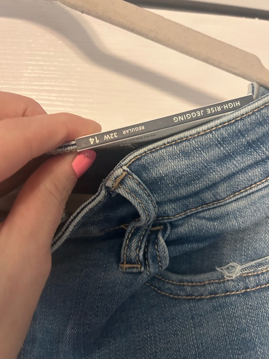 American Eagle Outfitters Light Blue Distressed Boyfriend Jeans - Picture 4 of 4